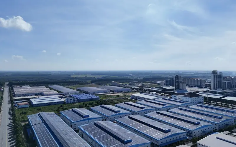 Parc industriel vu du ciel, plusieurs entrepôts